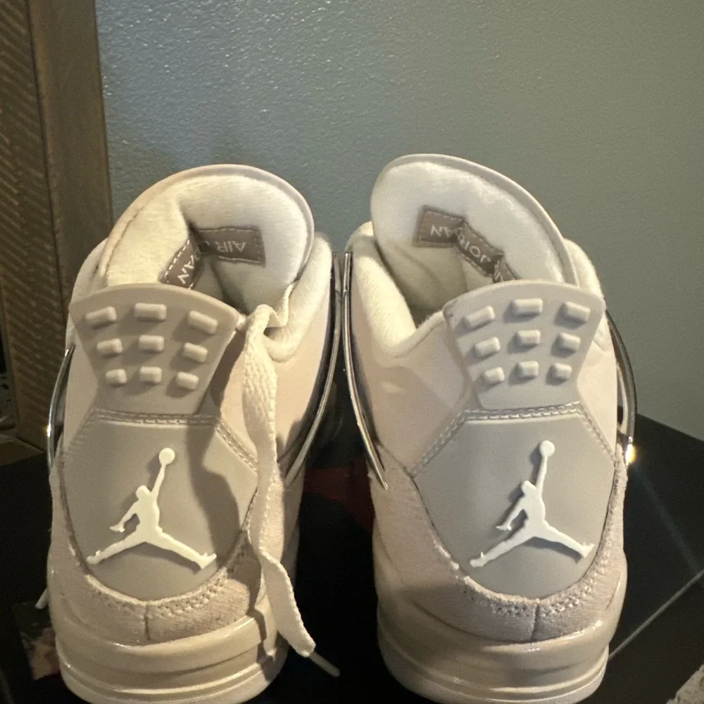Jordan 4 - Picture 2 of 4